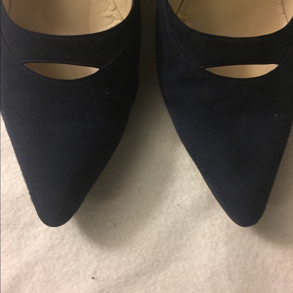 Manolo Blahnik Navy Suede Pointed Heels - Picture 3 of 5